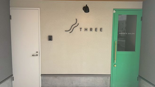 THREEの画像2枚目